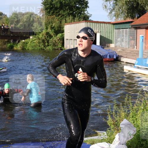 31.08.2025 - Elbe Triathlon Hamburg Luisa Fischer http://msf.ph/oto/8675287 31.08.2025 08:56:15 Schwimmen 392, 449, 476, 479, 540 meine-sportfotos.de