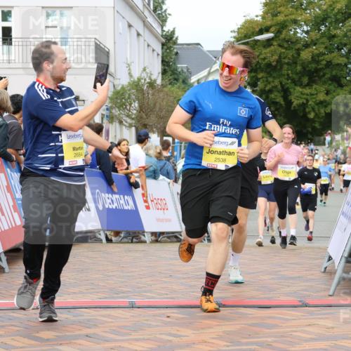 31.08.2025 - 21. Blankeneser Heldenlauf Strokosch-Dieckow http://msf.ph/oto/8675308 31.08.2025 10:29:32 Ziel 2614, 2615, 2684, 2538, 2558, 2277 meine-sportfotos.de