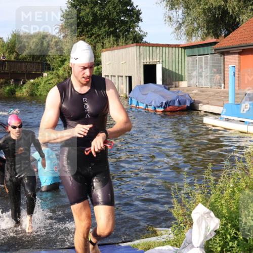 31.08.2025 - Elbe Triathlon Hamburg Luisa Fischer http://msf.ph/oto/8675316 31.08.2025 08:56:24 Schwimmen 449, 465, 479, 492 meine-sportfotos.de