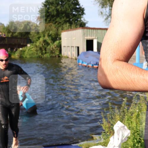 31.08.2025 - Elbe Triathlon Hamburg Luisa Fischer http://msf.ph/oto/8675323 31.08.2025 08:56:25 Schwimmen 449, 465, 479, 492 meine-sportfotos.de