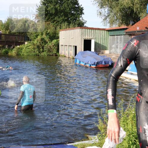 31.08.2025 - Elbe Triathlon Hamburg Luisa Fischer http://msf.ph/oto/8675335 31.08.2025 08:56:30 Schwimmen 412, 465, 492 meine-sportfotos.de