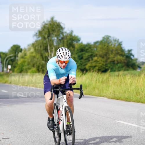 31.08.2025 - Elbe Triathlon Hamburg Michael Burmester http://msf.ph/oto/8675340 31.08.2025 10:19:26 Radfahren 657, 660, 710, 808 meine-sportfotos.de