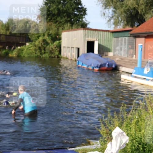 31.08.2025 - Elbe Triathlon Hamburg Luisa Fischer http://msf.ph/oto/8675351 31.08.2025 08:56:33 Schwimmen 412, 492 meine-sportfotos.de