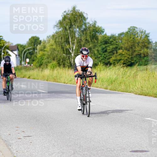 31.08.2025 - Elbe Triathlon Hamburg Michael Burmester http://msf.ph/oto/8675355 31.08.2025 10:19:30 Radfahren 657, 760, 808, 932 meine-sportfotos.de