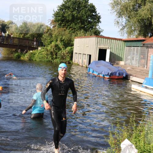 31.08.2025 - Elbe Triathlon Hamburg Luisa Fischer http://msf.ph/oto/8675431 31.08.2025 08:57:11 Schwimmen 458, 542 meine-sportfotos.de