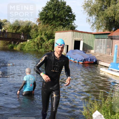 31.08.2025 - Elbe Triathlon Hamburg Luisa Fischer http://msf.ph/oto/8675437 31.08.2025 08:57:12 Schwimmen 458, 542 meine-sportfotos.de