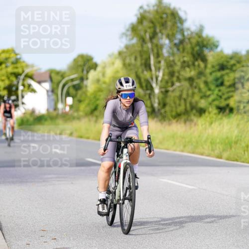 31.08.2025 - Elbe Triathlon Hamburg Michael Burmester http://msf.ph/oto/8675474 31.08.2025 10:20:04 Radfahren 577, 781, 816 meine-sportfotos.de