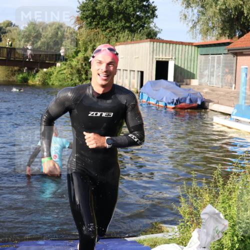 31.08.2025 - Elbe Triathlon Hamburg Luisa Fischer http://msf.ph/oto/8675546 31.08.2025 08:58:08 Schwimmen 397 meine-sportfotos.de