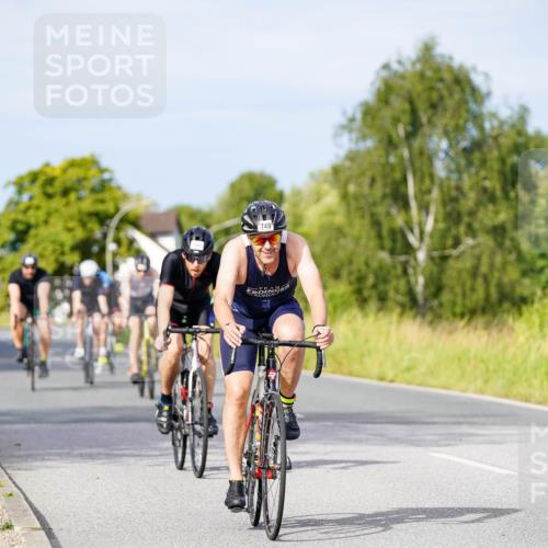 31.08.2025 - Elbe Triathlon Hamburg Michael Burmester http://msf.ph/oto/8675583 31.08.2025 10:20:44 Radfahren 588, 749, 947, 968, 1023, 1045, 1078, 1100 meine-sportfotos.de