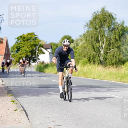 31.08.2025 - Elbe Triathlon Hamburg Michael Burmester http://msf.ph/oto/8675703 31.08.2025 10:21:18 Radfahren 687, 822, 1034, 1036 meine-sportfotos.de