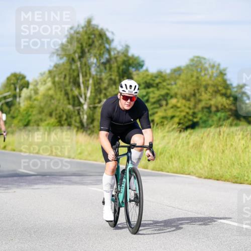 31.08.2025 - Elbe Triathlon Hamburg Michael Burmester http://msf.ph/oto/8675789 31.08.2025 10:21:34 Radfahren 736, 907, 933, 957, 960, 986 meine-sportfotos.de