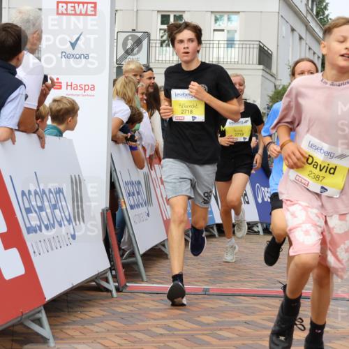 31.08.2025 - 21. Blankeneser Heldenlauf Strokosch-Dieckow http://msf.ph/oto/8675799 31.08.2025 10:28:53 Ziel 2060, 2346, 2718, 2719, 2143, 2387 meine-sportfotos.de