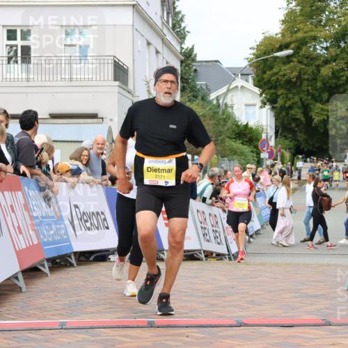 31.08.2025 - 21. Blankeneser Heldenlauf Strokosch-Dieckow http://msf.ph/oto/8675956 31.08.2025 10:34:07 Ziel 2378, 2563, 2724, 2120, 2171 meine-sportfotos.de