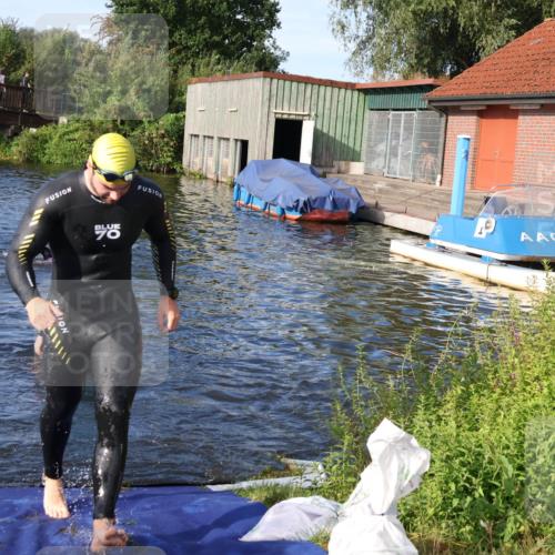 31.08.2025 - Elbe Triathlon Hamburg Luisa Fischer http://msf.ph/oto/8675961 31.08.2025 09:02:07 Schwimmen 409, 469, 507 meine-sportfotos.de