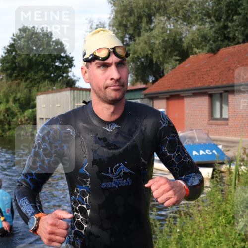 31.08.2025 - Elbe Triathlon Hamburg Luisa Fischer http://msf.ph/oto/8676039 31.08.2025 09:03:33 Schwimmen 394, 582, 619 meine-sportfotos.de
