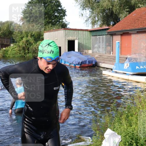31.08.2025 - Elbe Triathlon Hamburg Luisa Fischer http://msf.ph/oto/8676045 31.08.2025 09:03:36 Schwimmen 394, 582, 619 meine-sportfotos.de