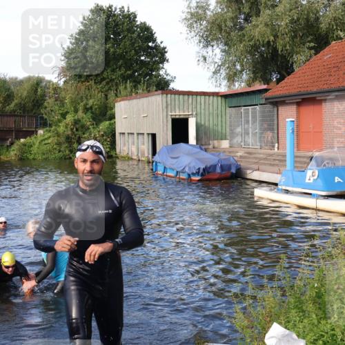 31.08.2025 - Elbe Triathlon Hamburg Luisa Fischer http://msf.ph/oto/8676056 31.08.2025 09:03:49 Schwimmen 387, 483 meine-sportfotos.de