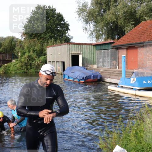 31.08.2025 - Elbe Triathlon Hamburg Luisa Fischer http://msf.ph/oto/8676058 31.08.2025 09:03:49 Schwimmen 387, 483 meine-sportfotos.de