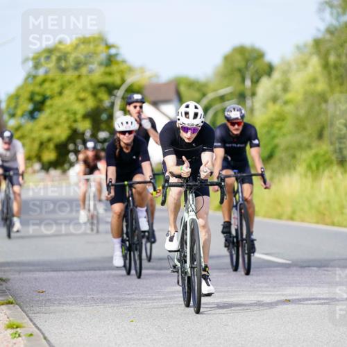 31.08.2025 - Elbe Triathlon Hamburg Michael Burmester http://msf.ph/oto/8676069 31.08.2025 10:22:36 Radfahren 400, 612, 879, 939, 984, 998, 1070 meine-sportfotos.de