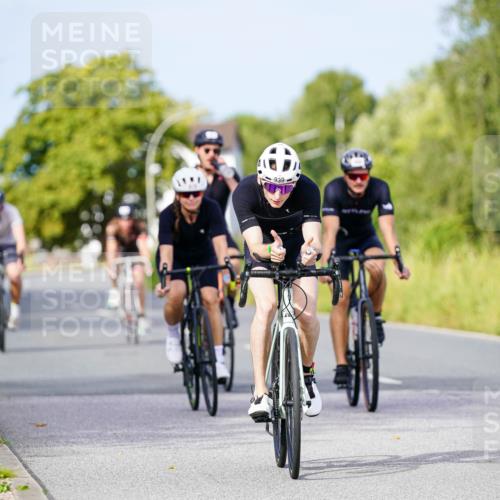 31.08.2025 - Elbe Triathlon Hamburg Michael Burmester http://msf.ph/oto/8676071 31.08.2025 10:22:36 Radfahren 400, 612, 879, 939, 984, 998, 1070 meine-sportfotos.de