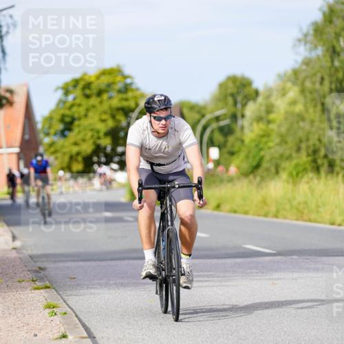 31.08.2025 - Elbe Triathlon Hamburg Michael Burmester http://msf.ph/oto/8676092 31.08.2025 10:22:39 Radfahren 400, 879, 939, 950, 984, 998, 1005, 1070 meine-sportfotos.de