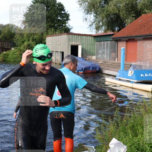 31.08.2025 - Elbe Triathlon Hamburg Luisa Fischer http://msf.ph/oto/8676095 31.08.2025 09:04:32 Schwimmen 407 meine-sportfotos.de