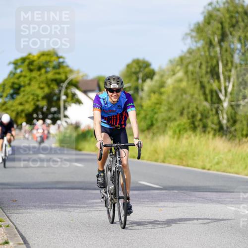31.08.2025 - Elbe Triathlon Hamburg Michael Burmester http://msf.ph/oto/8676104 31.08.2025 10:22:43 Radfahren 400, 950, 1005 meine-sportfotos.de