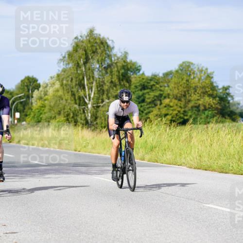 31.08.2025 - Elbe Triathlon Hamburg Michael Burmester http://msf.ph/oto/8676212 31.08.2025 10:23:10 Radfahren 922, 965, 981, 989, 996, 1049, 1077 meine-sportfotos.de