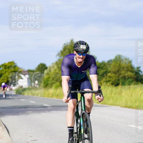 31.08.2025 - Elbe Triathlon Hamburg Michael Burmester http://msf.ph/oto/8676221 31.08.2025 10:23:11 Radfahren 922, 965, 981, 989, 996, 1049, 1056, 1077 meine-sportfotos.de