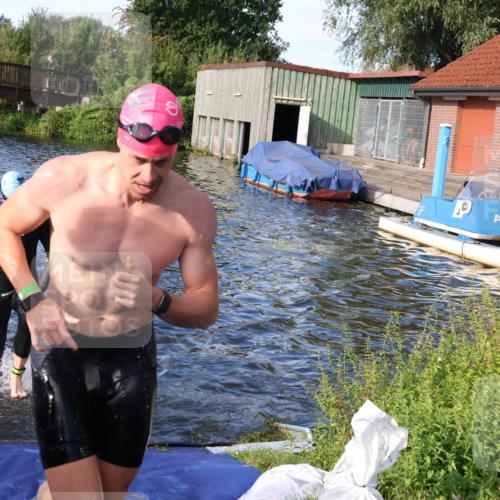 31.08.2025 - Elbe Triathlon Hamburg Luisa Fischer http://msf.ph/oto/8676259 31.08.2025 09:06:18 Schwimmen 410, 416, 524, 598 meine-sportfotos.de