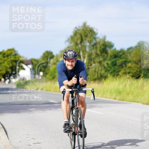 31.08.2025 - Elbe Triathlon Hamburg Michael Burmester http://msf.ph/oto/8676274 31.08.2025 10:23:21 Radfahren 812, 1016, 1056, 1086, 1088, 1107 meine-sportfotos.de