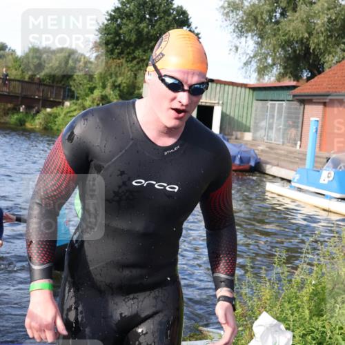 31.08.2025 - Elbe Triathlon Hamburg Luisa Fischer http://msf.ph/oto/8676287 31.08.2025 09:06:25 Schwimmen 416, 524, 530, 537 meine-sportfotos.de