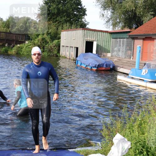 31.08.2025 - Elbe Triathlon Hamburg Luisa Fischer http://msf.ph/oto/8676291 31.08.2025 09:06:28 Schwimmen 416, 530, 537 meine-sportfotos.de