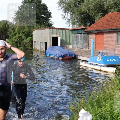 31.08.2025 - Elbe Triathlon Hamburg Luisa Fischer http://msf.ph/oto/8676364 31.08.2025 09:07:17 Schwimmen 482, 510 meine-sportfotos.de