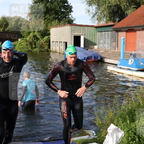 31.08.2025 - Elbe Triathlon Hamburg Luisa Fischer http://msf.ph/oto/8676498 31.08.2025 09:08:44 Schwimmen 422, 633, 636 meine-sportfotos.de