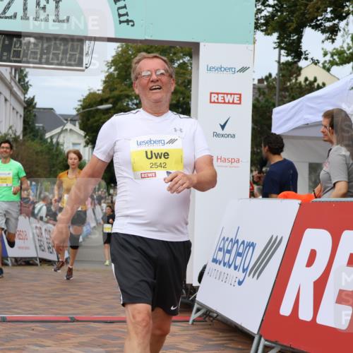 31.08.2025 - 21. Blankeneser Heldenlauf Strokosch-Dieckow http://msf.ph/oto/8676544 31.08.2025 10:33:41 Ziel 2652, 2409, 2635, 2634, 2542 meine-sportfotos.de