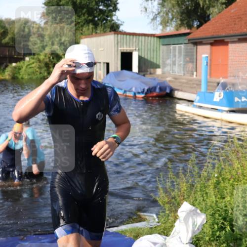 31.08.2025 - Elbe Triathlon Hamburg Luisa Fischer http://msf.ph/oto/8676550 31.08.2025 09:09:01 Schwimmen 418, 472, 497, 521, 925 meine-sportfotos.de