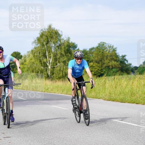 31.08.2025 - Elbe Triathlon Hamburg Michael Burmester http://msf.ph/oto/8676555 31.08.2025 10:24:26 Radfahren 703, 847, 943, 970, 972, 1028, 1074, 1083, 1099 meine-sportfotos.de