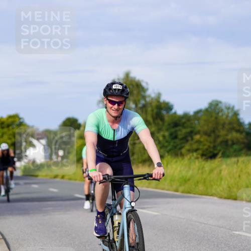 31.08.2025 - Elbe Triathlon Hamburg Michael Burmester http://msf.ph/oto/8676559 31.08.2025 10:24:26 Radfahren 703, 847, 943, 970, 972, 1028, 1074, 1083, 1099 meine-sportfotos.de