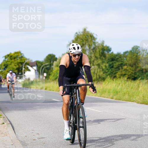 31.08.2025 - Elbe Triathlon Hamburg Michael Burmester http://msf.ph/oto/8676578 31.08.2025 10:24:29 Radfahren 703, 847, 910, 970, 1028, 1074, 1099 meine-sportfotos.de