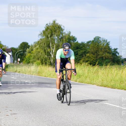 31.08.2025 - Elbe Triathlon Hamburg Michael Burmester http://msf.ph/oto/8676605 31.08.2025 10:24:39 Radfahren 594, 863, 910, 979, 994, 1075, 1080, 1092 meine-sportfotos.de