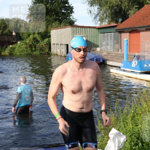 31.08.2025 - Elbe Triathlon Hamburg Luisa Fischer http://msf.ph/oto/8676615 31.08.2025 09:09:33 Schwimmen 390, 406, 546 meine-sportfotos.de