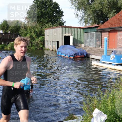 31.08.2025 - Elbe Triathlon Hamburg Luisa Fischer http://msf.ph/oto/8676618 31.08.2025 09:09:44 Schwimmen 390, 561 meine-sportfotos.de