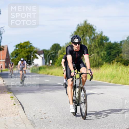 31.08.2025 - Elbe Triathlon Hamburg Michael Burmester http://msf.ph/oto/8676629 31.08.2025 10:24:43 Radfahren 594, 677, 863, 979, 994, 1075, 1080 meine-sportfotos.de