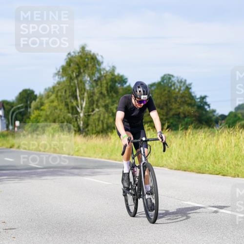 31.08.2025 - Elbe Triathlon Hamburg Michael Burmester http://msf.ph/oto/8676633 31.08.2025 10:24:44 Radfahren 594, 677, 863, 994, 1075 meine-sportfotos.de