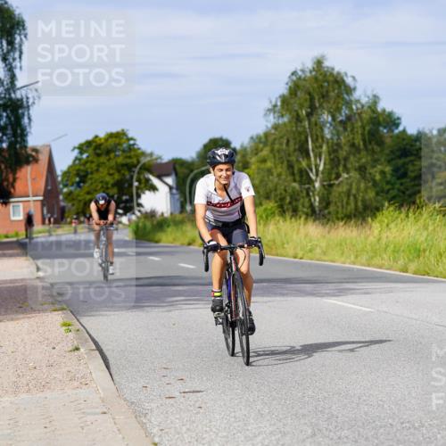 31.08.2025 - Elbe Triathlon Hamburg Michael Burmester http://msf.ph/oto/8676636 31.08.2025 10:24:45 Radfahren 594, 677, 863, 994, 1075 meine-sportfotos.de