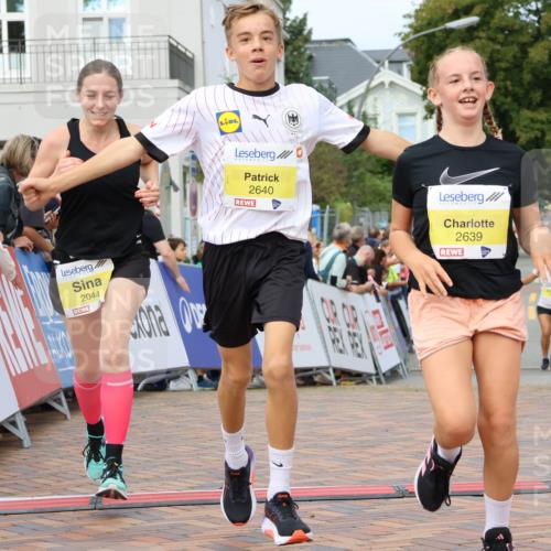 31.08.2025 - 21. Blankeneser Heldenlauf Strokosch-Dieckow http://msf.ph/oto/8676729 31.08.2025 10:33:30 Ziel 2011, 2044, 2126, 2640, 2639, 2220, 2221 meine-sportfotos.de
