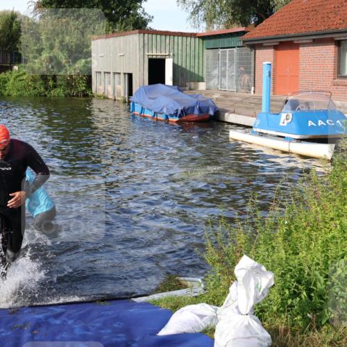 31.08.2025 - Elbe Triathlon Hamburg Luisa Fischer http://msf.ph/oto/8676731 31.08.2025 09:10:31 Schwimmen 454, 499, 603, 655, 834 meine-sportfotos.de