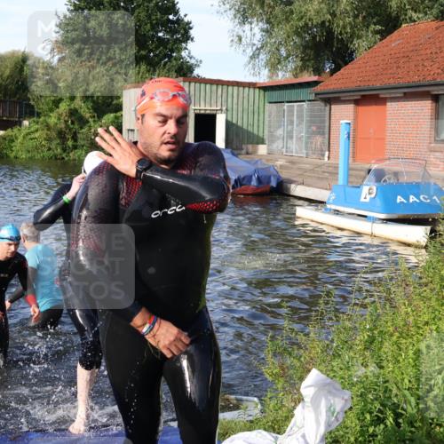 31.08.2025 - Elbe Triathlon Hamburg Luisa Fischer http://msf.ph/oto/8676740 31.08.2025 09:10:33 Schwimmen 454, 499, 603, 655, 834 meine-sportfotos.de