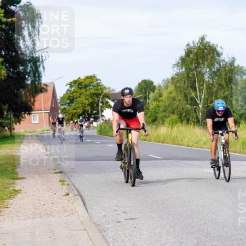 31.08.2025 - Elbe Triathlon Hamburg Michael Burmester http://msf.ph/oto/8676810 31.08.2025 10:25:38 Radfahren 692, 948, 954, 1026 meine-sportfotos.de